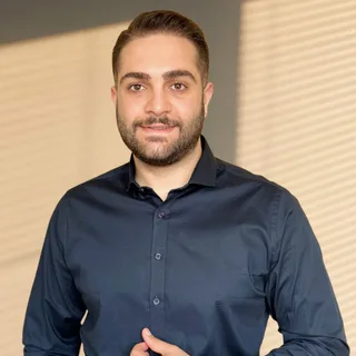Mehdi, Salgsrådgivning & chef for marketing og salg
